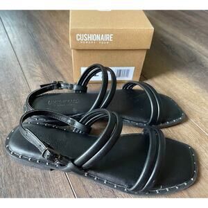 CUSHIONAIRE Women's Virgo flat sandal +Memory Foam (size 8)